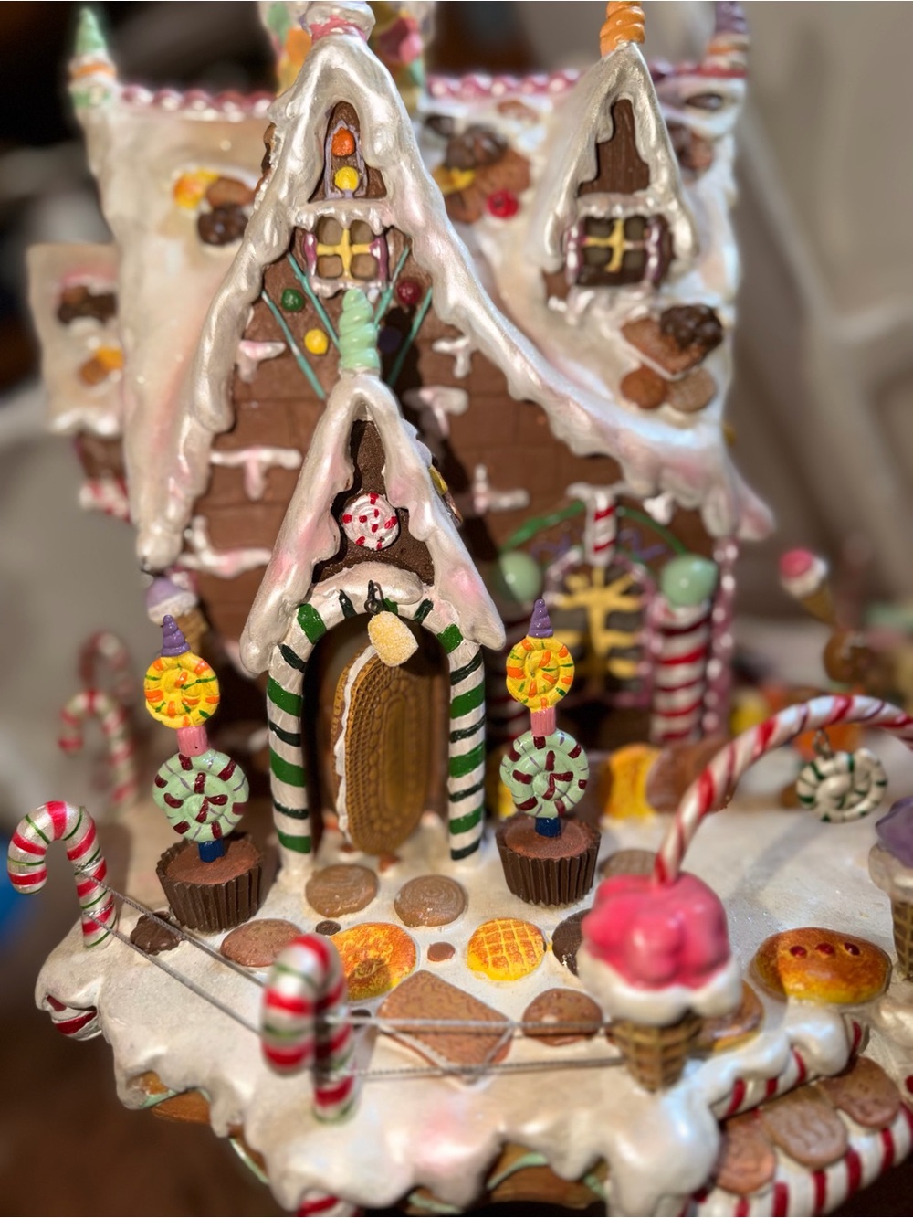 Costco Pastel GINGERBREAD HOUSE W/ CANDY ORNAMENTS TREE Lighted Christmas Decor - Picture 5 of 14